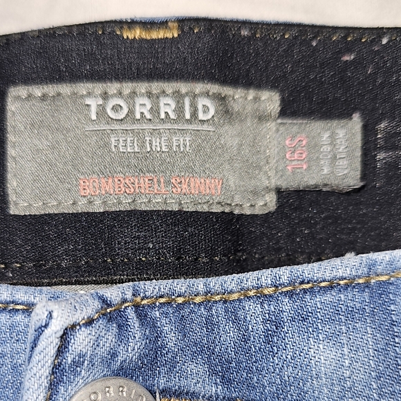 Torrid bombshell skinny size 16 blue ripped jeans short length - Picture 6 of 6